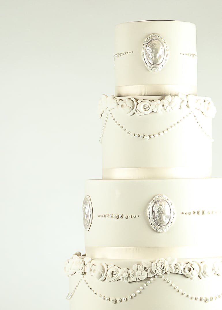 Cameos and Pearls wedding cake