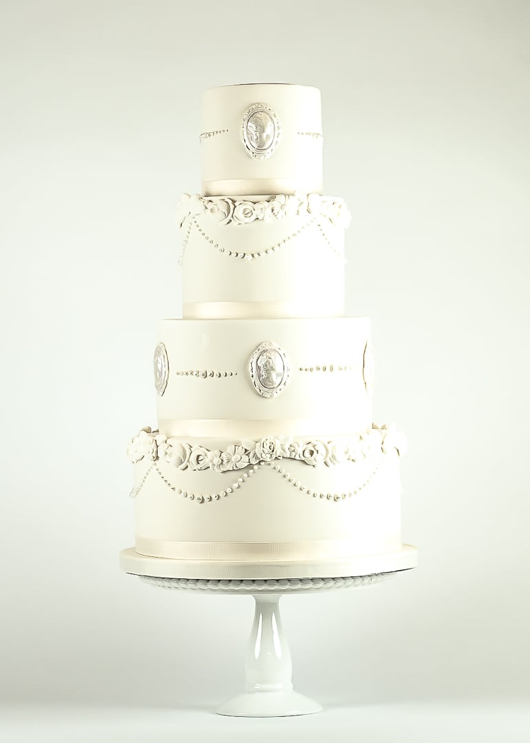 Cameos and Pearls wedding cake